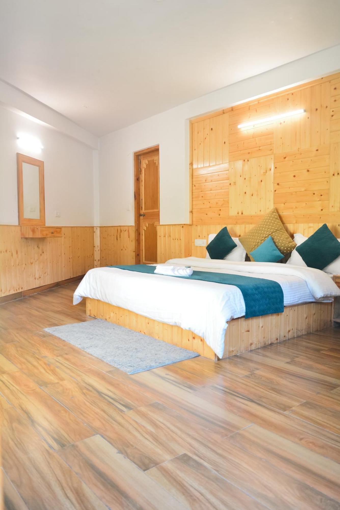 The Neelgiris Hotell Manāli Exteriör bild
