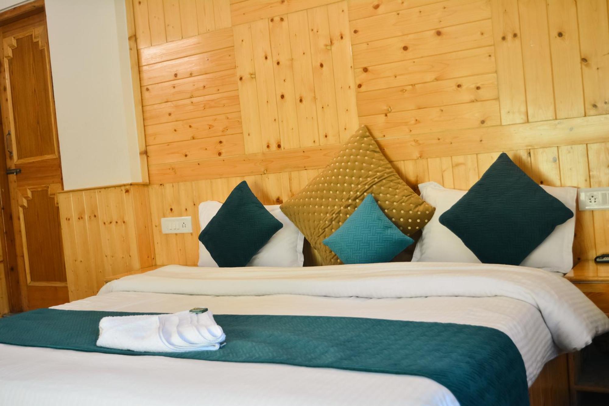 The Neelgiris Hotell Manāli Exteriör bild