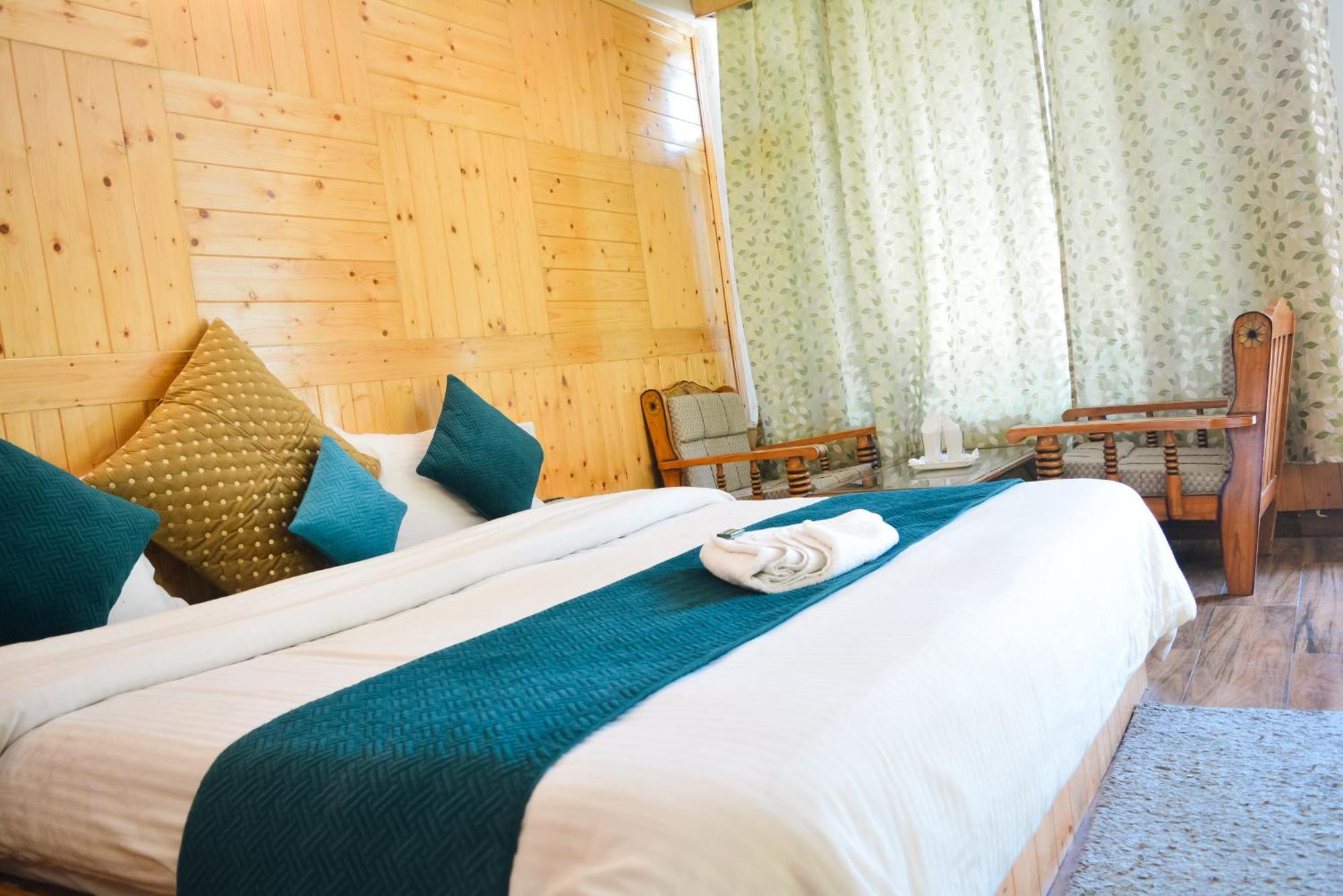 The Neelgiris Hotell Manāli Exteriör bild
