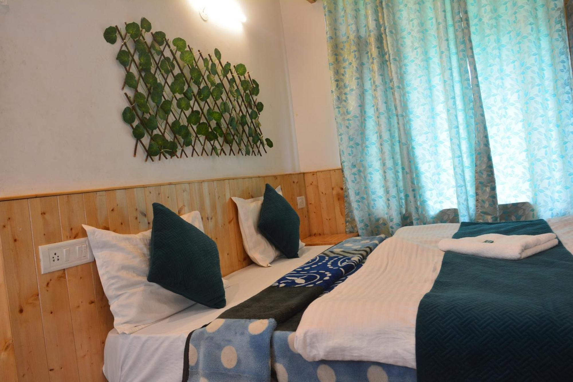 The Neelgiris Hotell Manāli Exteriör bild