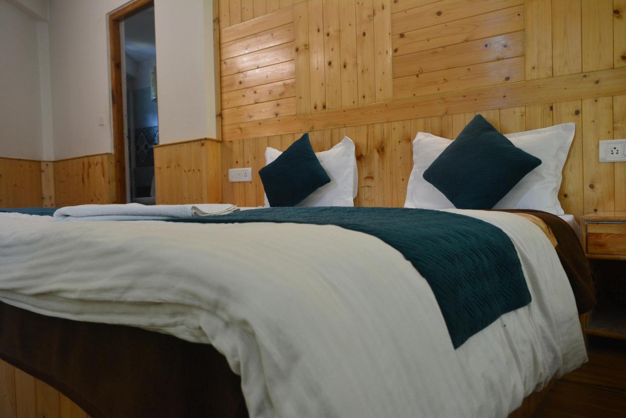 The Neelgiris Hotell Manāli Exteriör bild