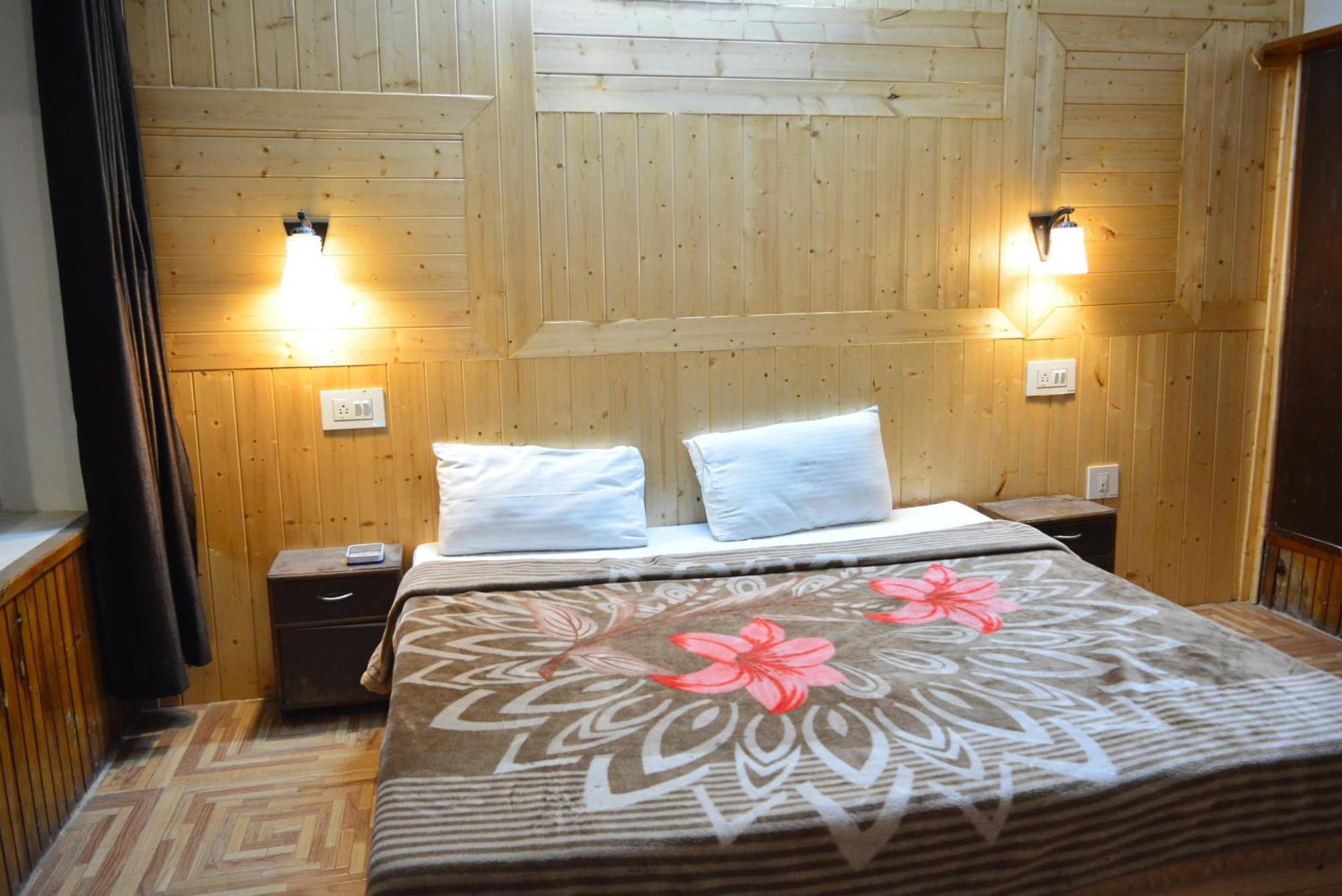 The Neelgiris Hotell Manāli Exteriör bild